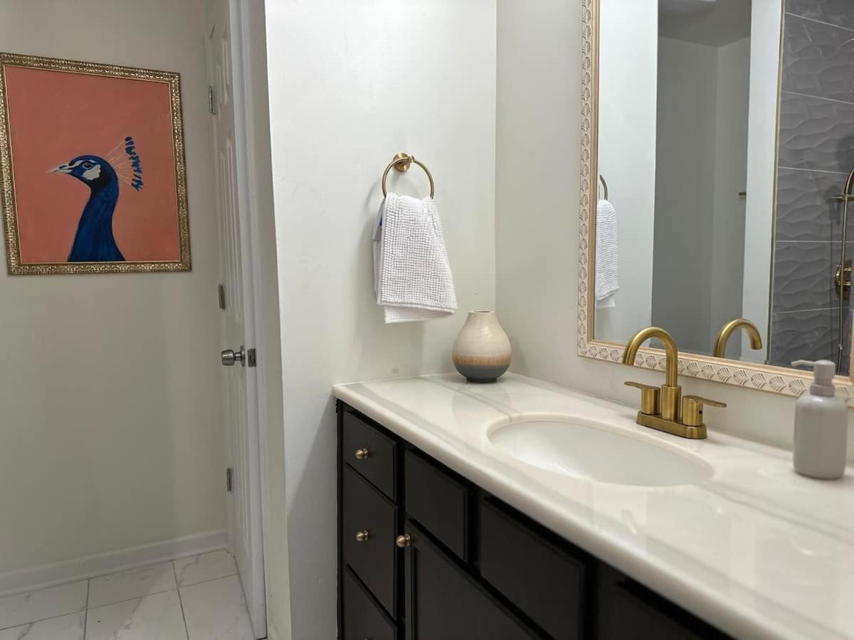 Vine City Home - Duplex - 3 Mins From Gwcc & Mercedes- Benz Stadium Атланта Екстериор снимка
