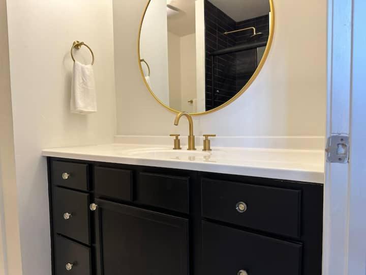 Vine City Home - Duplex - 3 Mins From Gwcc & Mercedes- Benz Stadium Атланта Екстериор снимка